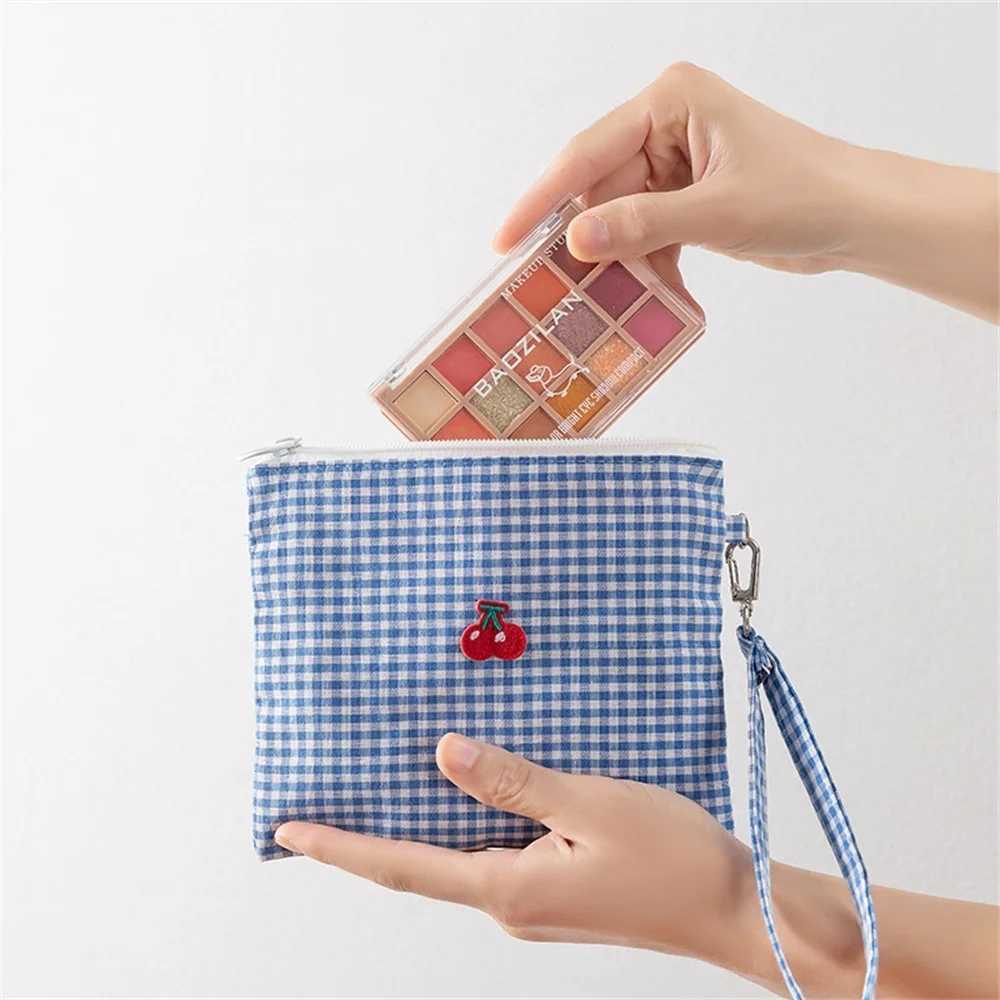 Cherry Canvas Makeup Bag Portable Red Plaid Large Capacity Cosmetics Lipstick Storage Bag Pouch Zipper Toiletry Handbag D260328