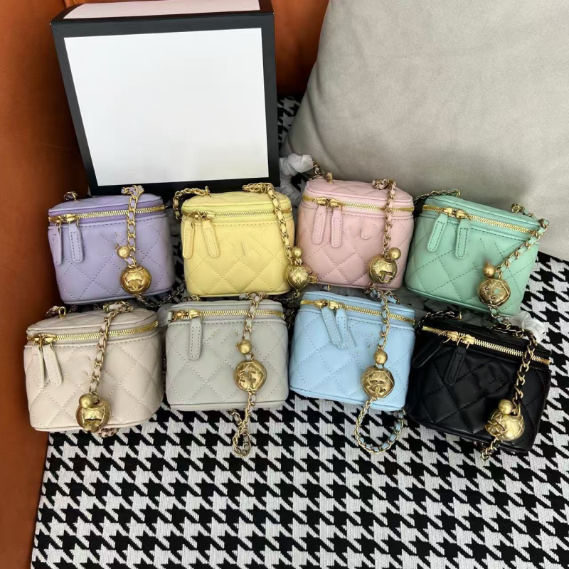 new Designer Vanity Bag with Mirror Cosmetic Bags with Chain Strap Crossbody Bag High Quality Leather Bag Womens Make Up Case Small Handbag Mini Makeup Bag Vanity Case