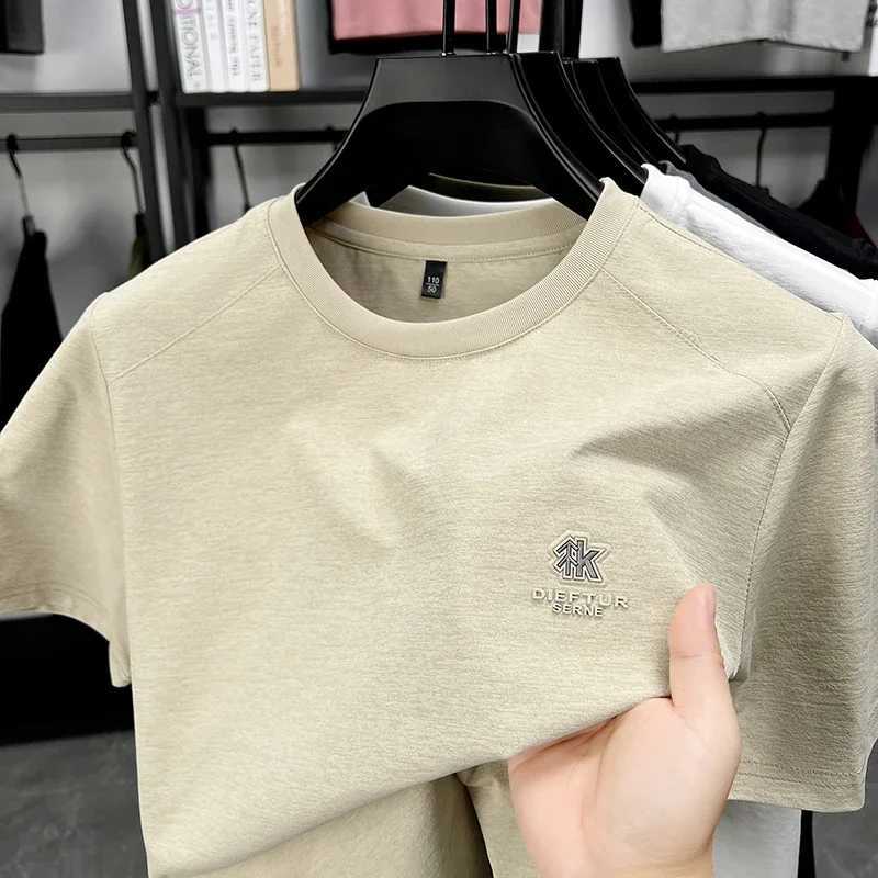 2025 New Mens Korean Style Fashion Badge Short Sleeved Sleeve Round Neck T-shirt Casual and Comfortable Summer Versatile Top C260326
