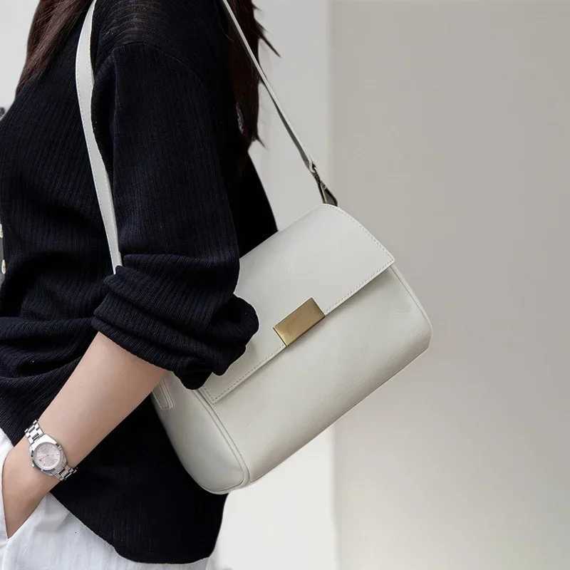 Genuine Cowhide Leather Womens Shoulder Bag Crossbody Bag Versatile Ladies Underarm FAshion luxury brand Bag C260327