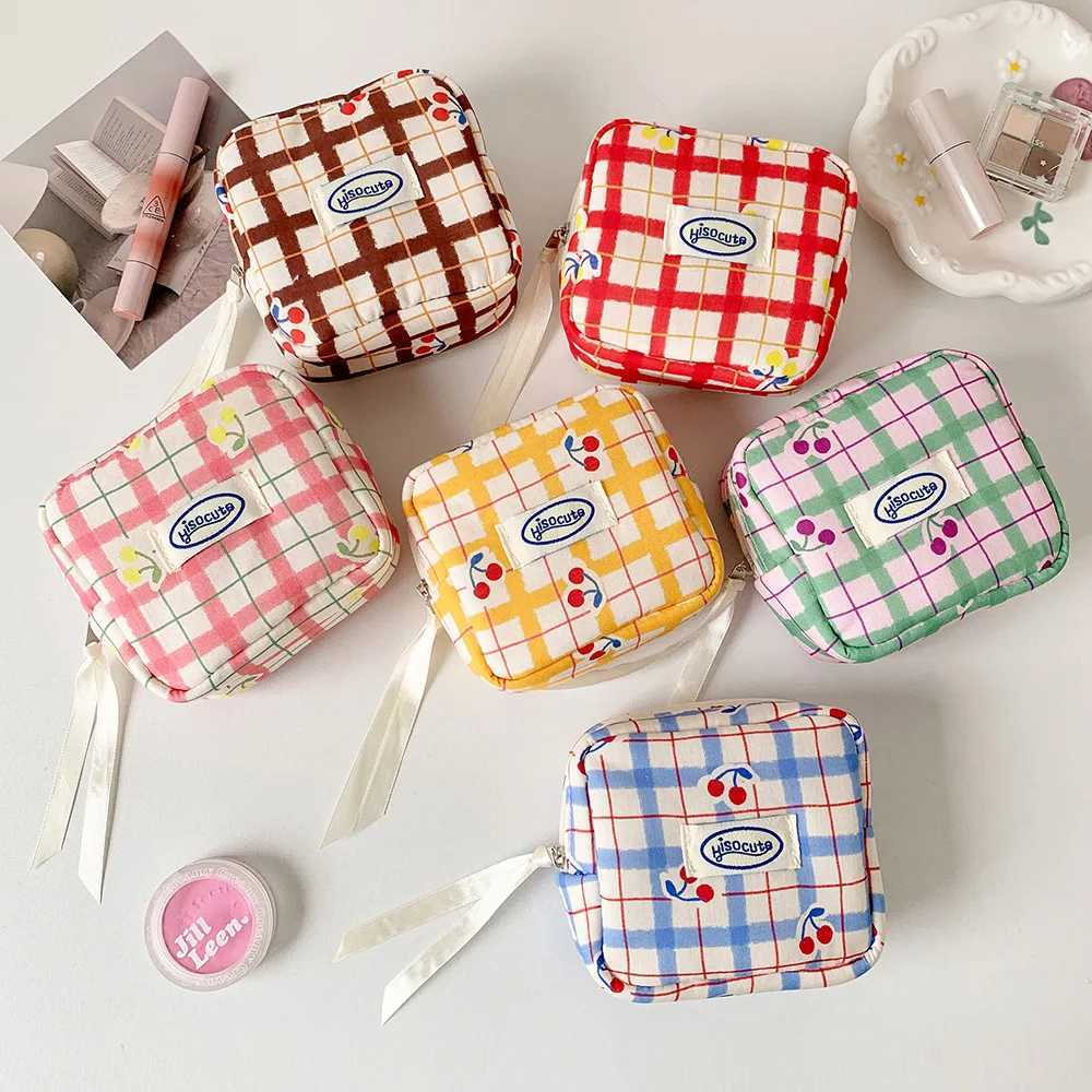 womens Makeup Bags Japanese Cherry Plaid Dopamine Sweet Kawaii Cute Cosmetic Bags Portable Multifunctional Storage Bag For Girl D260328