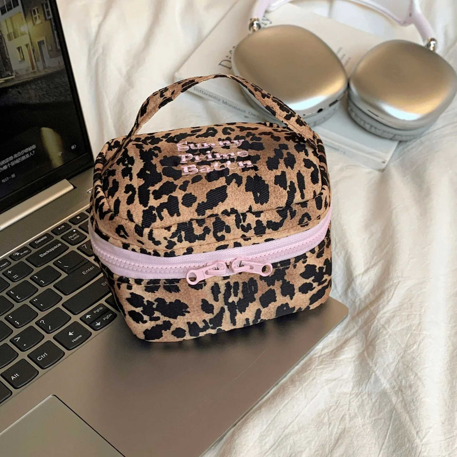 New retro leopard print sweet and cool pink letters foreign style fashionable Korean versatile cosmetic bag high value accompany D260328