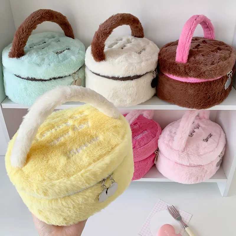 Portable Makeup Bags with Handle Plush Cosmetic Pouch Cute Zipper Bags Toiletries Organizer Bag Large Capacity Beauty Pouch D260328