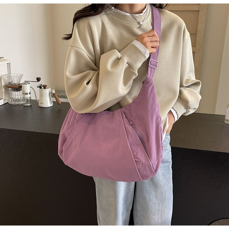 Large-capacity lightweight women's versatile commuter 2026 new sports and fitness shoulder bag, crossbody bag for women ddmynov