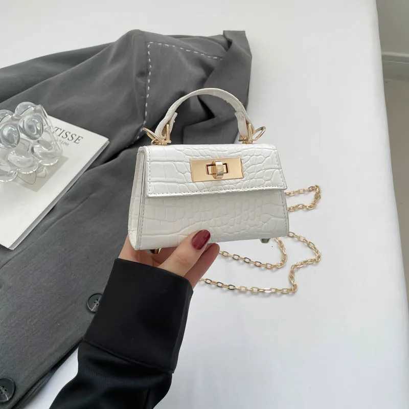 New Crocodile Pattern Mini Handbag for Women Fashion Shoulder Bag Trendy Crossbody Bag with Gold Chain Simple Female Handbag C260327