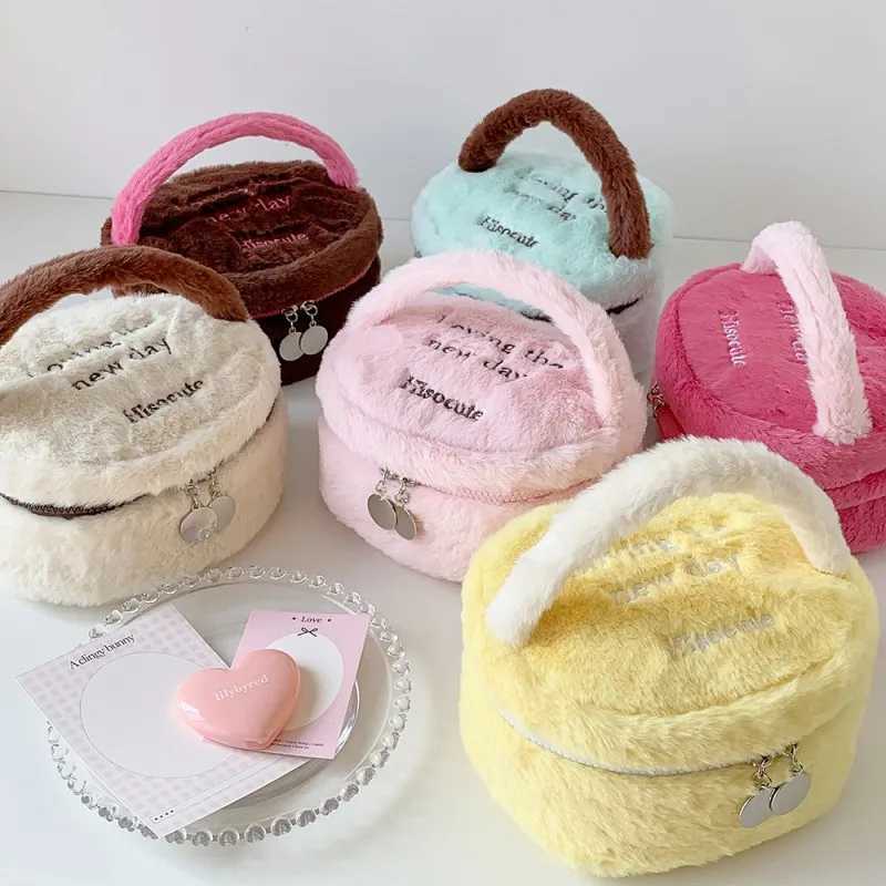 Portable Makeup Bags with Handle Plush Cosmetic Pouch Cute Zipper Bags Toiletries Organizer Bag Large Capacity Beauty Pouch D260328