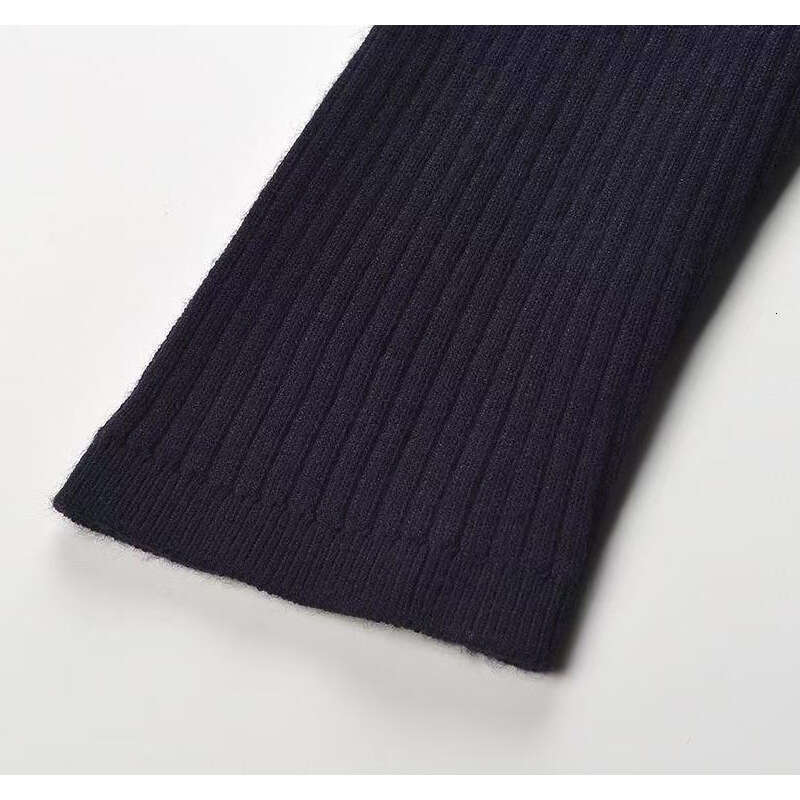 2026 CC Spring/Summer New Designer French Elegant Slimming Multi functional V-neck Long Sleeve Vertical Striped Knitted Cardigan k30 Top for Women