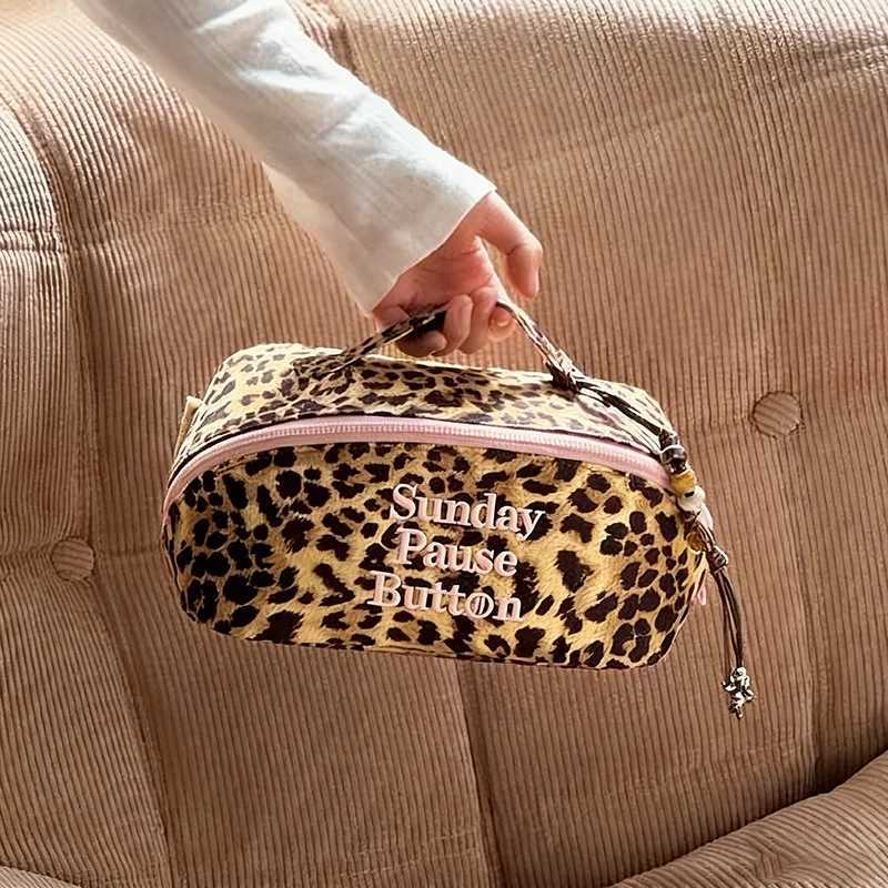 New Leopard Tote Makeup Bag Large Capacity Womens Fashion Travel Toiletry Bag Case Zipper Cosmetic Storage Bag for Women D260328