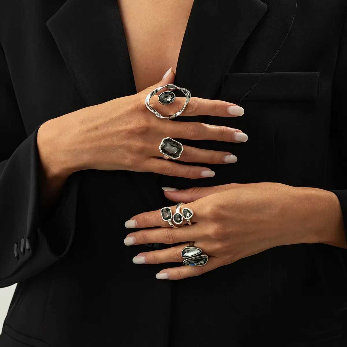 Jardme Goth Geometric Open Ring for Women Minimalist Acrylic Rhinestone Silver Color Rings Adjustable Party Jewelry Gift H260328