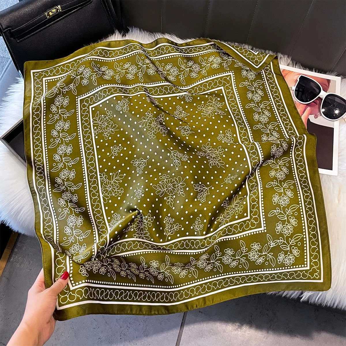 2026 New Paisley Print Silk Square Scarfs for Wen Decorate scarf Neck Tie Kerchief Lady Hijab Fem Wraps Soft Scarf X260328