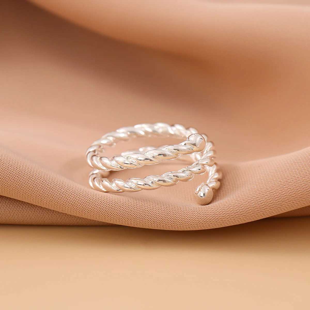 New Fashion Anti-allergic 925 Sterling Silver Jewelry Beautiful Fresh And Simple Twisted Personality Rings R084 H260328