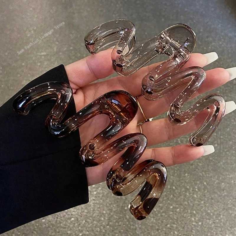 Womens Wavy High Glossy Amber Brown 11cm/433in Large Lightweight Plastic Hair Clip Elegant and Minimalistic Hair Accessories H260328