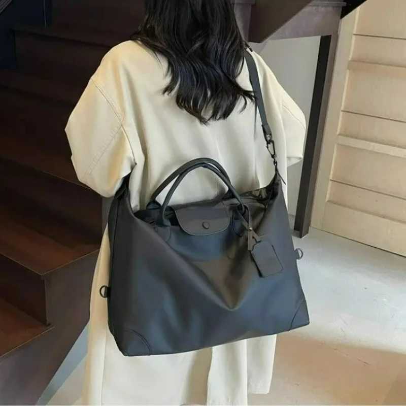 New Womens Yoga Fitness and Travel Bag Large-capacity Waterproof Handbag Fashionable and Versatile Commuting Crossbody Bag C260327