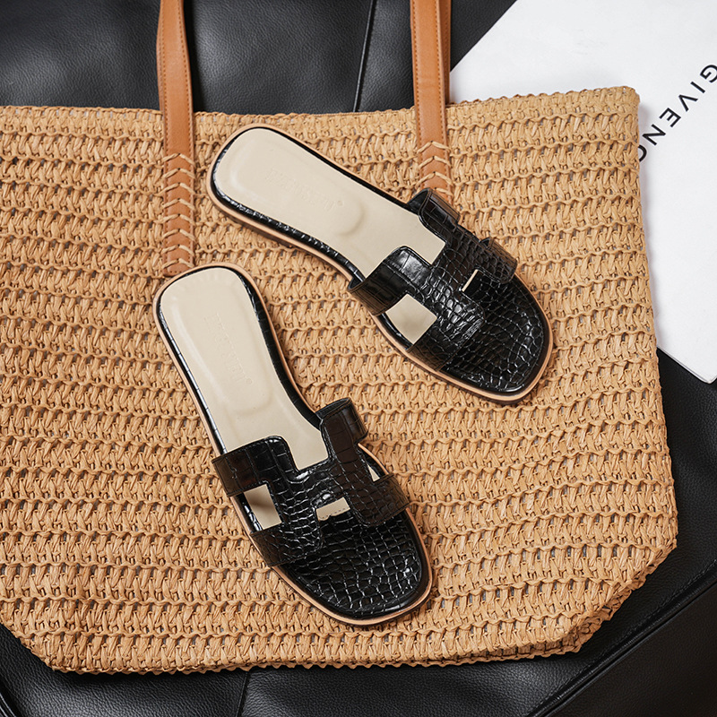 Retro and elegant one-piece sandal Children for women designer slides sandal Slippers Beach Classic Flat Sandal Luxury Summer Lady Leather Flip Flops 