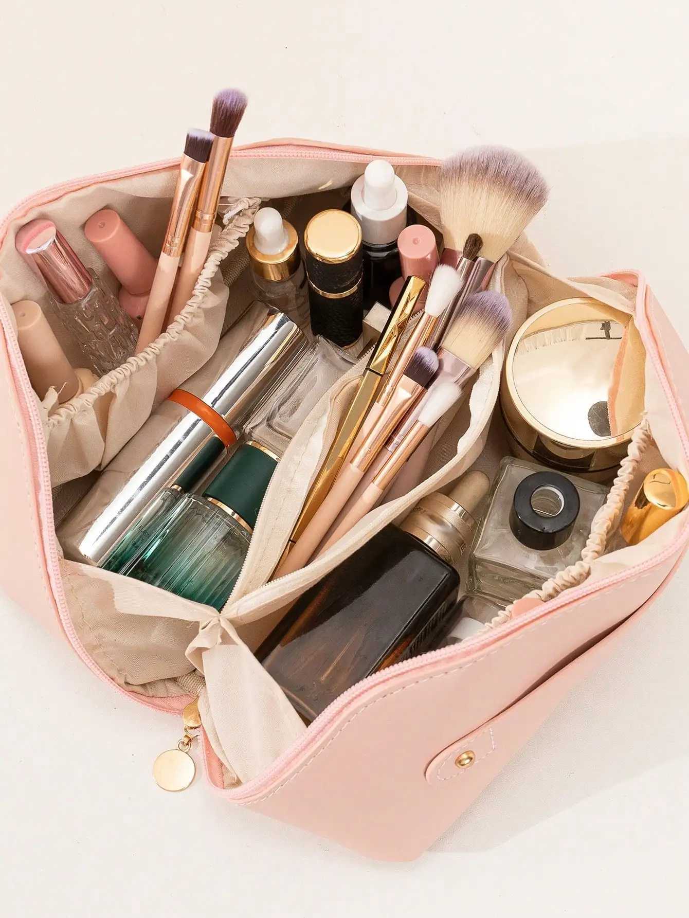 Portable Large Capacity PU Makeup Bag with Internal Organizers for Travel and Daily Use D260328