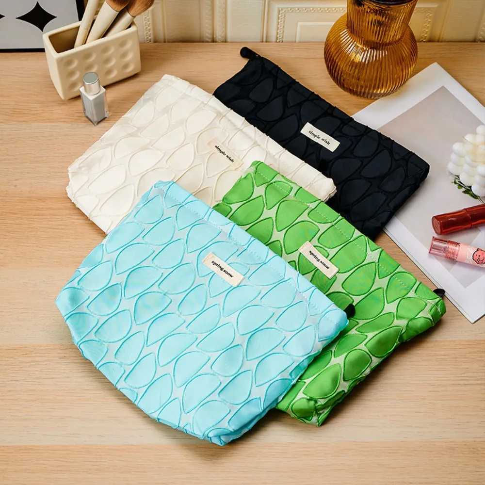 Personality Leaf Pattern Women Cosmetic Pouch Handbag Portable Travel Organizer Makeup Bag Ladies Zipper Make Up Storage Bag D260328