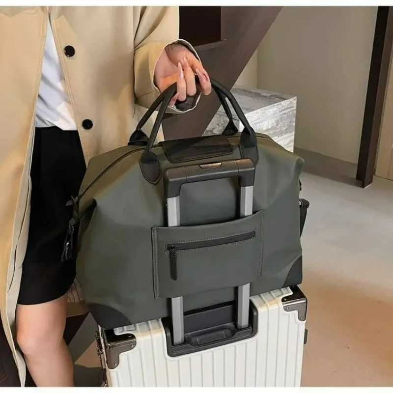 New Womens Yoga Fitness and Travel Bag Large-capacity Waterproof Handbag Fashionable and Versatile Commuting Crossbody Bag C260327