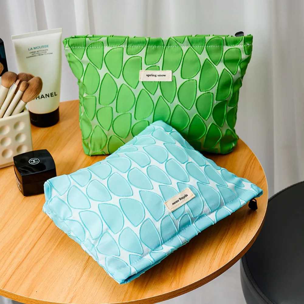 Personality Leaf Pattern Women Cosmetic Pouch Handbag Portable Travel Organizer Makeup Bag Ladies Zipper Make Up Storage Bag D260328