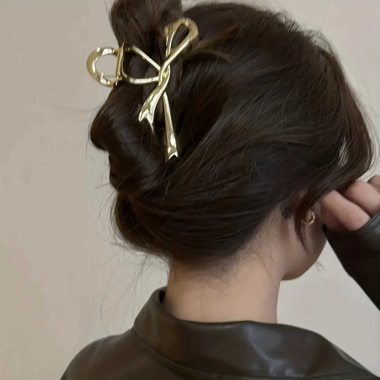 1 Multi-color Irregular Bow Large Grab Clip WOMENS Back Hair Clip Simple Design Advanced Sense Shark Clip Suitable for Daily US H260328