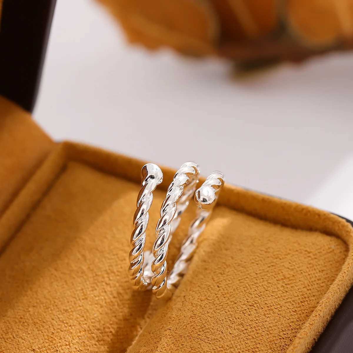 New Fashion Anti-allergic 925 Sterling Silver Jewelry Beautiful Fresh And Simple Twisted Personality Rings R084 H260328