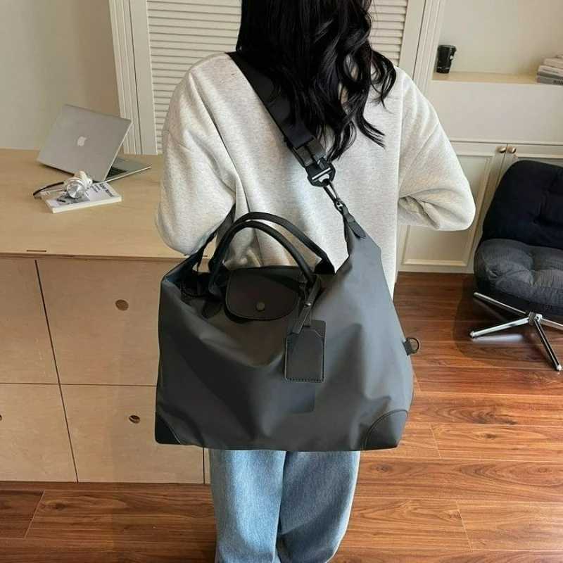 New Womens Yoga Fitness and Travel Bag Large-capacity Waterproof Handbag Fashionable and Versatile Commuting Crossbody Bag C260327