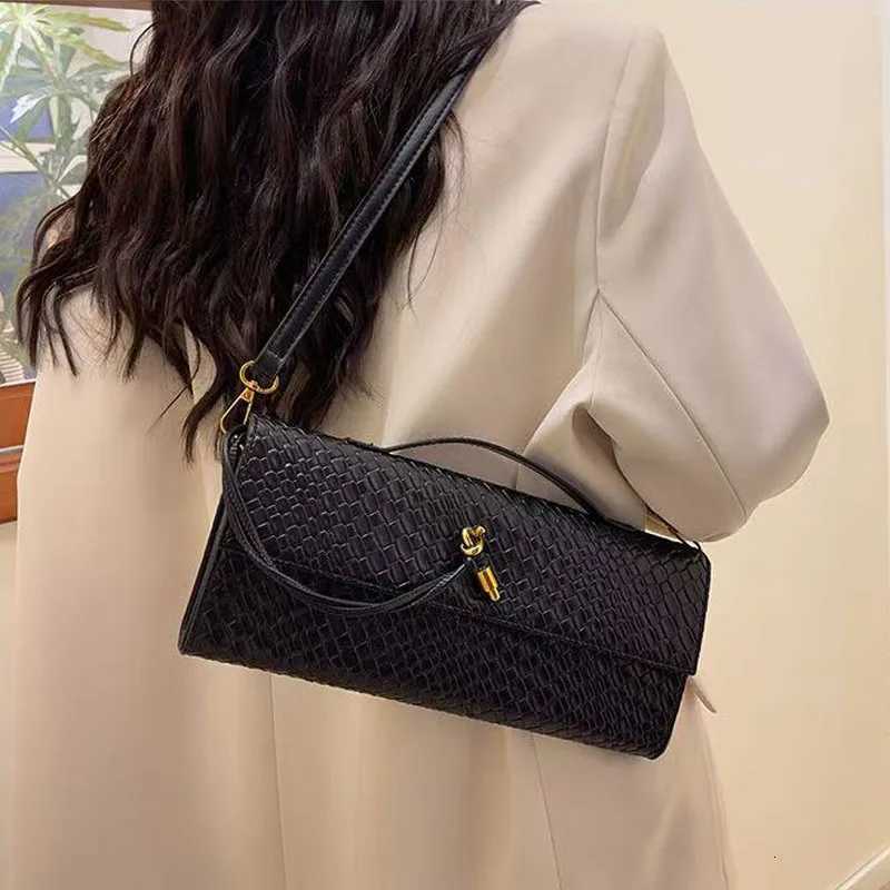 2025 new woven pattern handbag womens pure color simple commuting banquet two-in-one bag PU single shoulder cross-body bag C260327