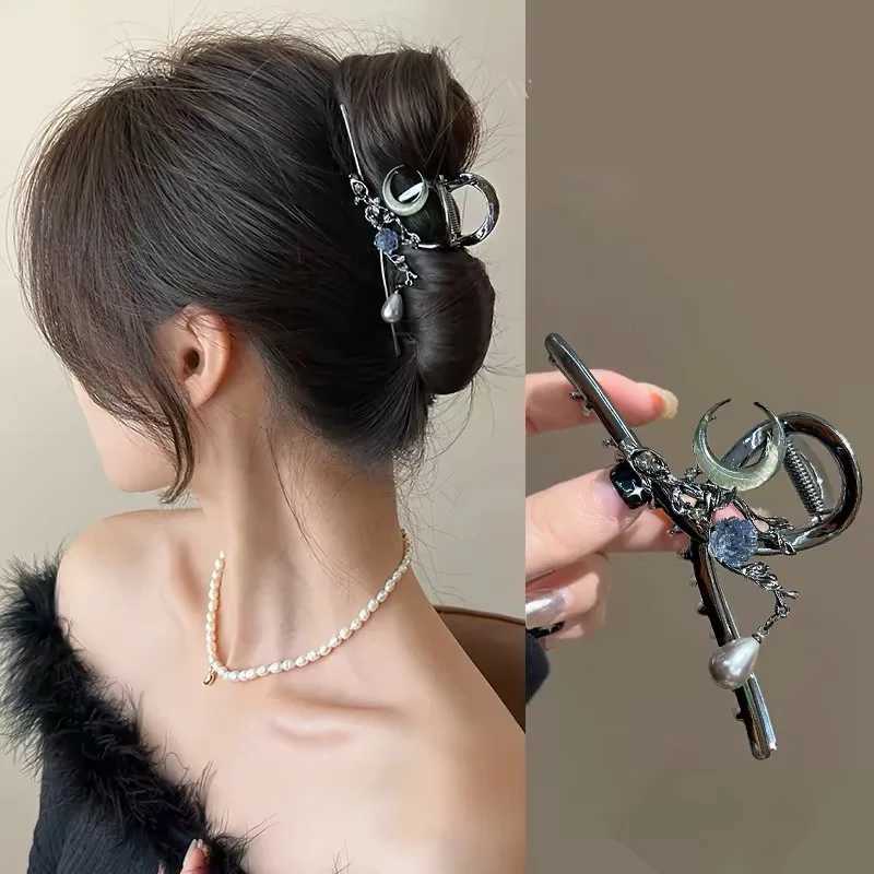 Y2K Moon Flower Metal Hair Claw Crab Hairpins Hair Clips Pearl Barrettes Women Girls Korean Ponytail Clip Hair Accessories H260328