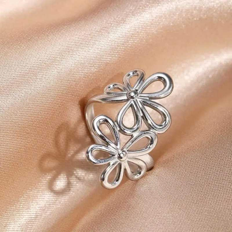 Stainless Steel Daisy Flower Rings for Women Men Vintage Irregular Flower Geometric Hollow Open Rings Trendy Charm Jewelry Gift H260328