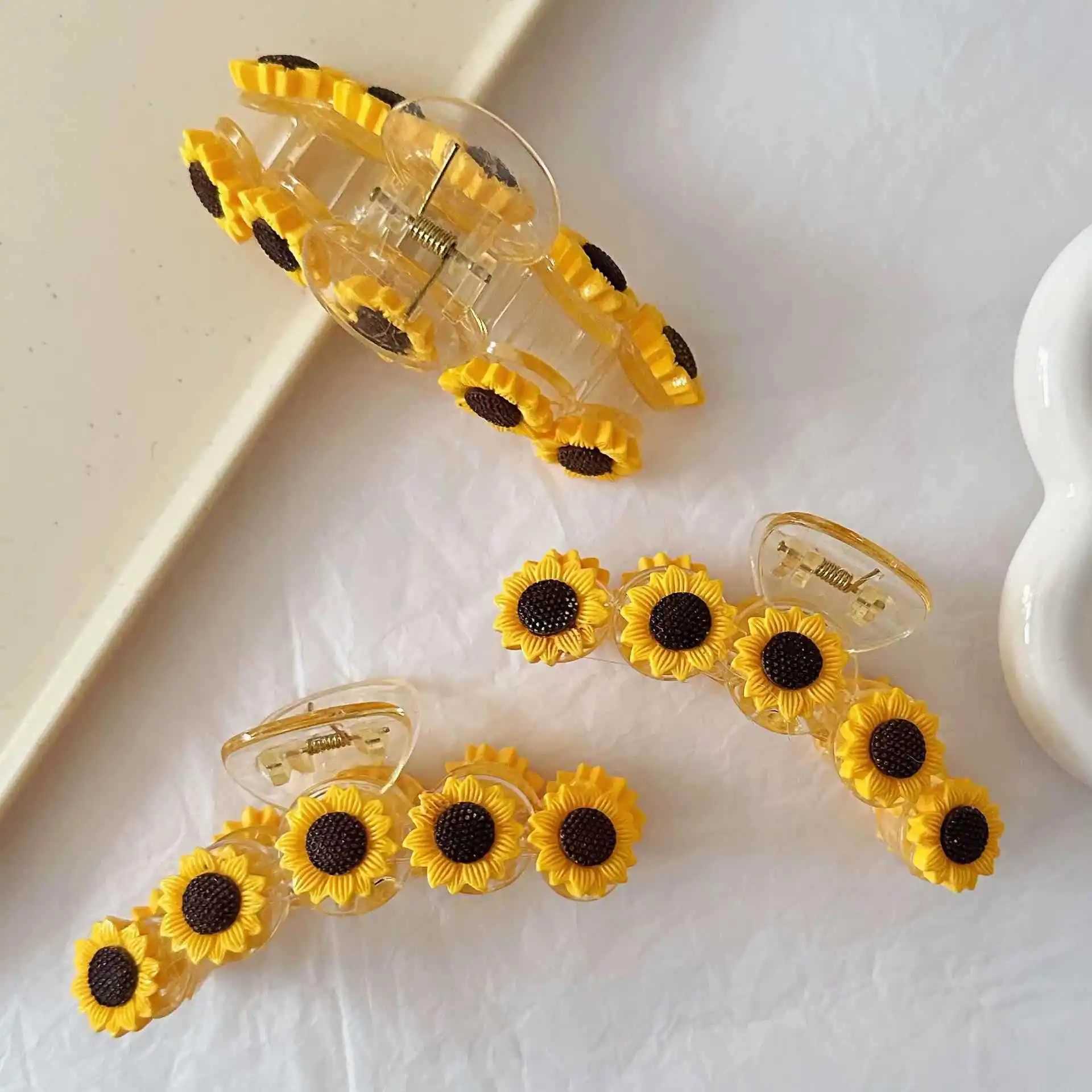 Womens Sunflower Hairpin Cartoon Little Boss Grab Kawaii Girls Fashion Shark Hairpin Simple Funny Hair Accessory Yellow Color H260328