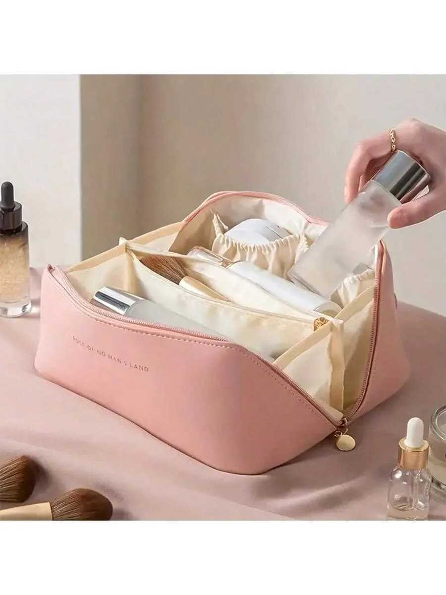 Portable Large Capacity PU Makeup Bag with Internal Organizers for Travel and Daily Use D260328