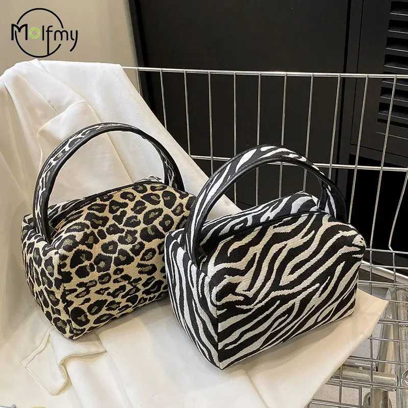 Leopard Makeup Bag Luxury Large Capacity Skincare Portable Carrying Canvas Purse Waterproof Zipper Organizer Travel Makeup Bag D260328