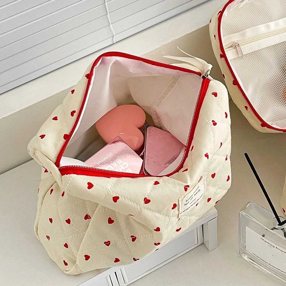 Fashion Ins Heart Women Quilting Makeup Bag Large Capacity Toiletry Cosmetic Storage Pouch Handbag Ladies Zipper Makeup Bag D260328