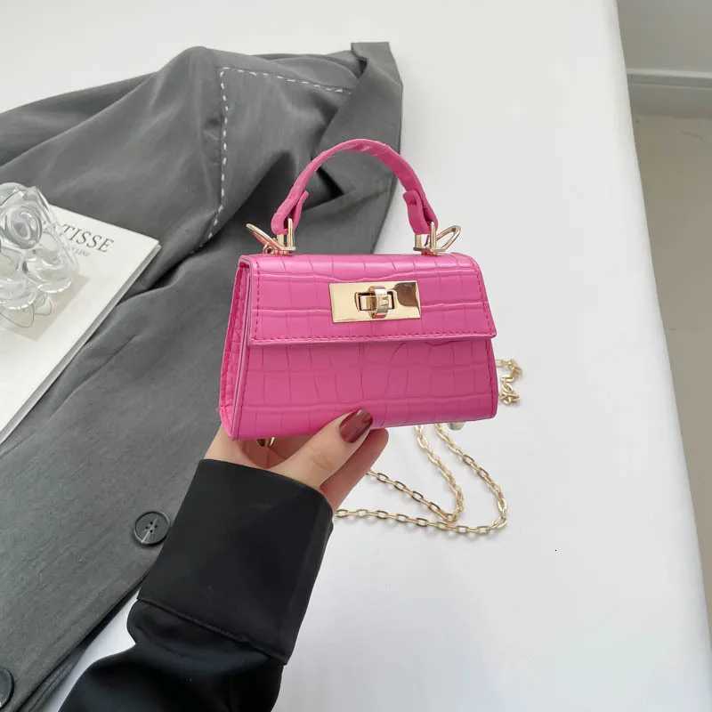 New Crocodile Pattern Mini Handbag for Women Fashion Shoulder Bag Trendy Crossbody Bag with Gold Chain Simple Female Handbag C260327