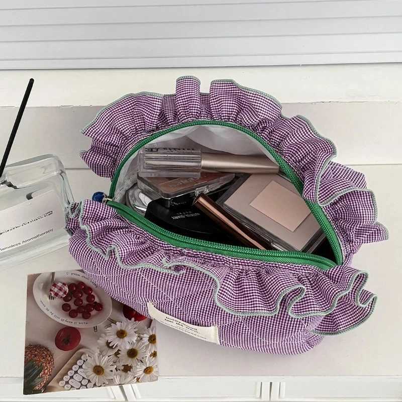 Vintage Gingham Womens Cosmetic Makeup Bag with Ruffled Edges-Large Capacity Organizer Elegant Ribbon Bow Closure for Daily D260328
