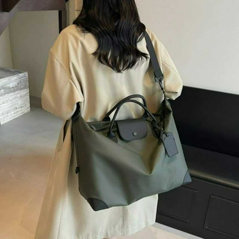 New Womens Yoga Fitness and Travel Bag Large-capacity Waterproof Handbag Fashionable and Versatile Commuting Crossbody Bag C260327