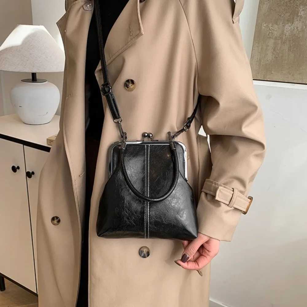 Elegant Kiss Lock Shoulder Bag Large Capacity PU Leather Chinese Style Crossbody Bag Solid Color Retro Vintage Womens Handbag C260327