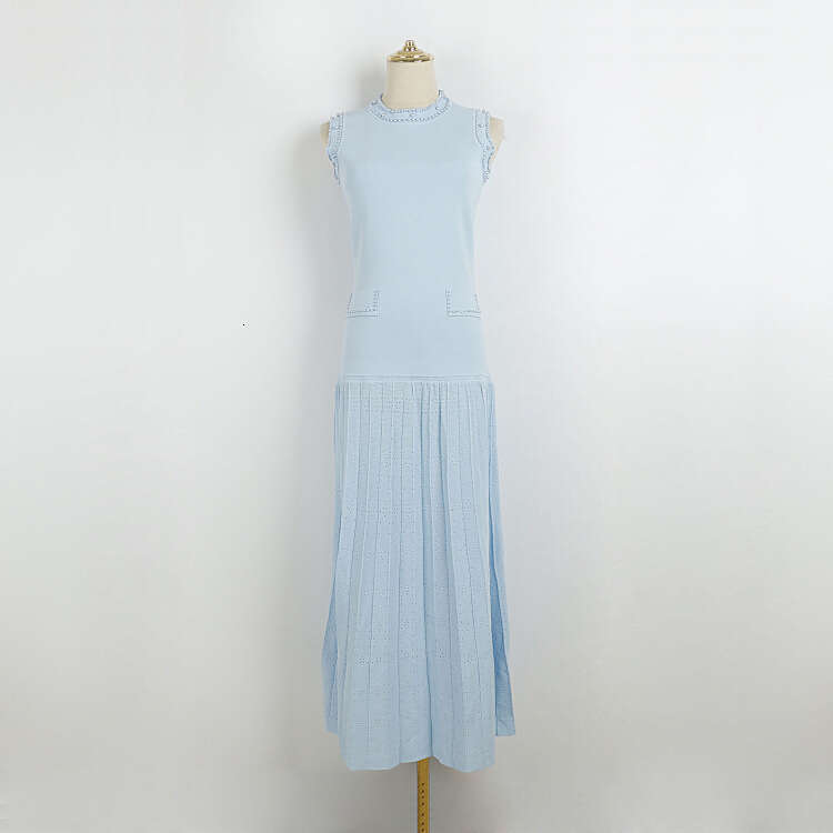 2026 spring and summer designer sleeveless long French retro slim k30 CC fit round neck knitted dress