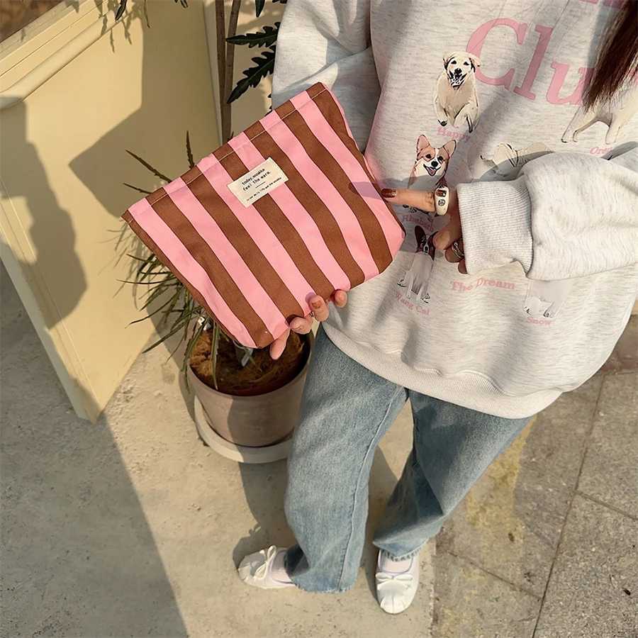 Contrast Color Womens Stripe Storage Bags Cute Large Capacity Female Cosmetic Bag Makeup Case Canvas Clutch Purse Handbags D260328