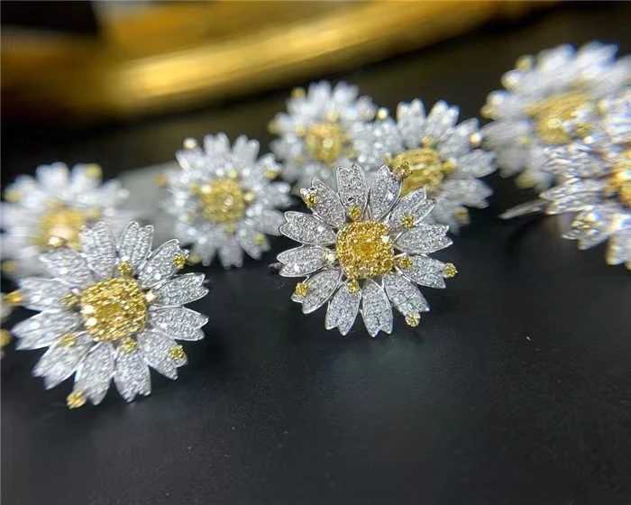 2024 Elegant Brand New Luxury 925 Silver Ladies Small Daisy Flower Ring Exquisite Sunflower Yellow Bridal Exquisite Jewelry Gift H260328