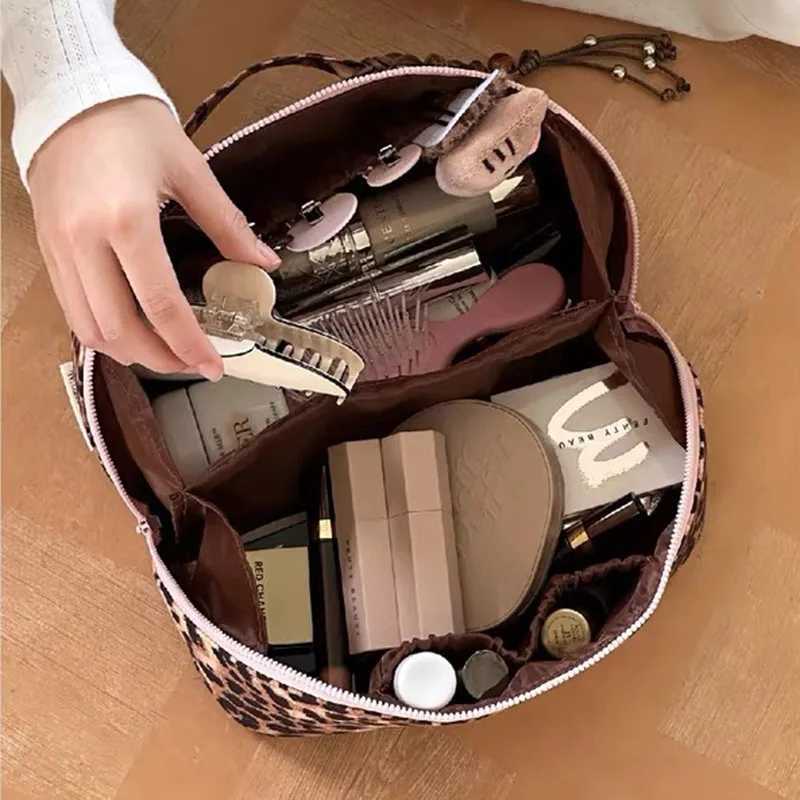 New Leopard Tote Makeup Bag Large Capacity Womens Fashion Travel Toiletry Bag Case Zipper Cosmetic Storage Bag for Women D260328