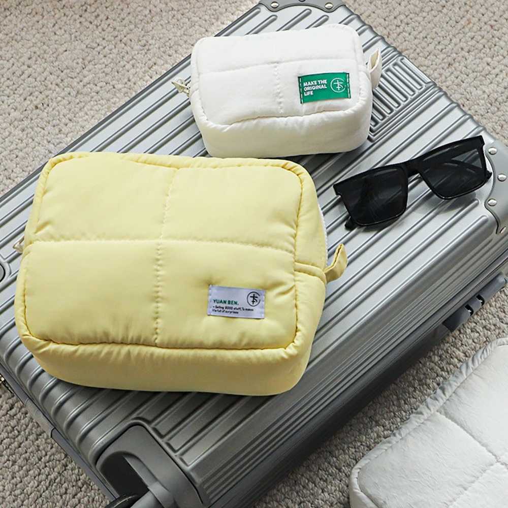 Must-have nylon waterproof cosmetic handbag for travel a miscellaneous storage bag a toiletries bag and a luggage storage bag D260328