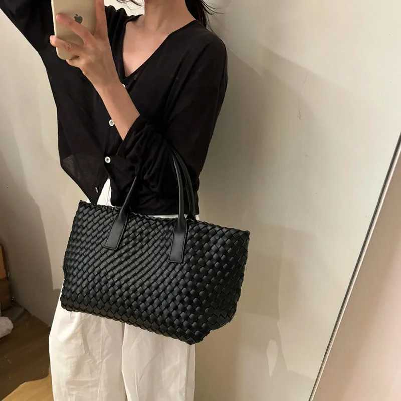 2025 Autumn/Winter New Fashion Big Bag Large Capacity Woven Bag WomenS Handbag Neutral Tote Bag Pu Shoulder Bag C260327