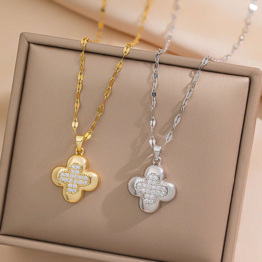Diamond-encrusted Four-leaf Clover Necklace For Women Trendy Luxurious Pendant Fashionable Collarbone Chain