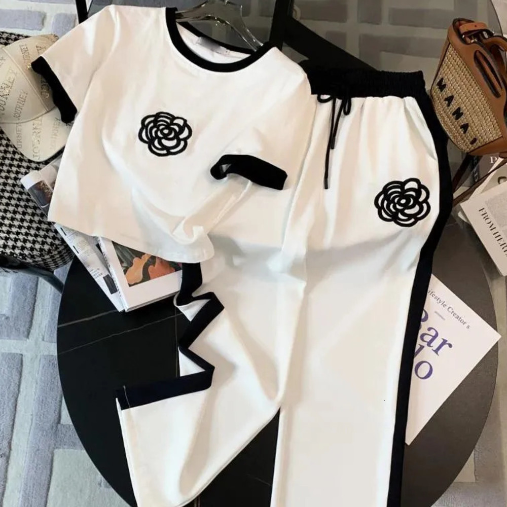 Women's Two Piece Pants Womens Two Piece Pants 2 Set Korean Fashion Rose Embroidered Luxury Designer Short Sleeves Tshirt