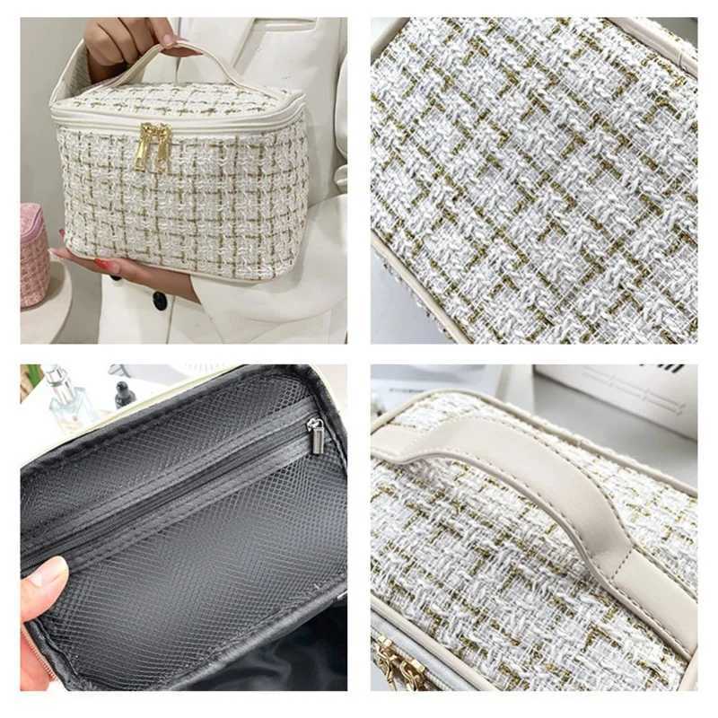 New Women Fragrant Style Simple and Fashionable Handheld Makeup Bag with Large Capacity Makeup and Portable Travel Storage Bag D260328