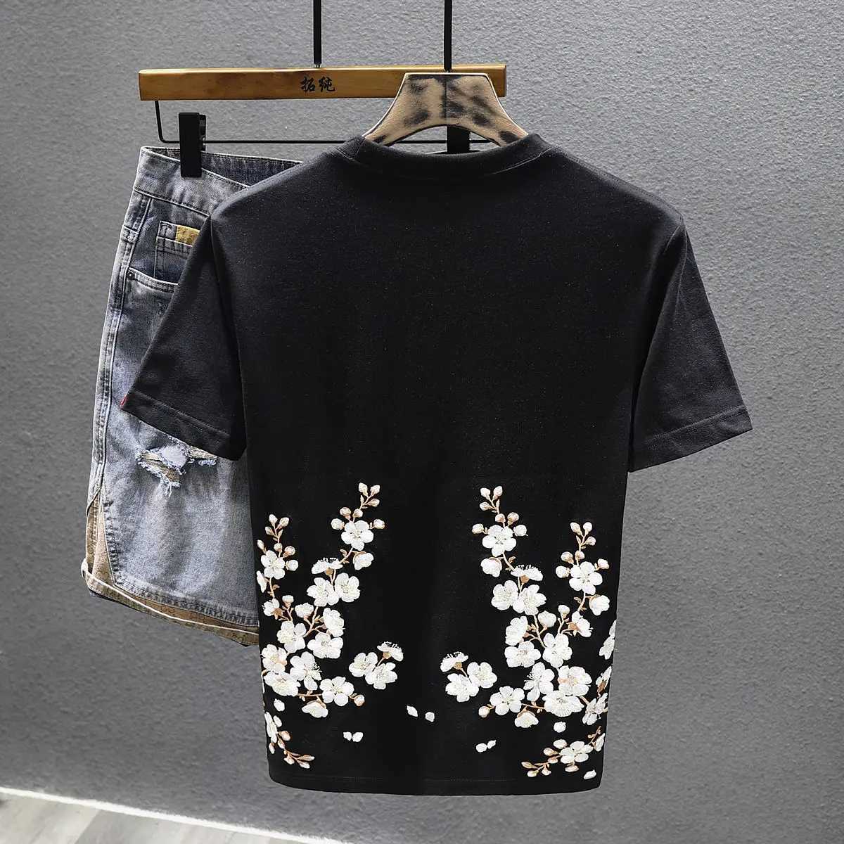 2023 Summer National Trend Embroidered Mens Short-sleeved T-shirt Casual Youth Printed Half-sleeved Undershirt C260326