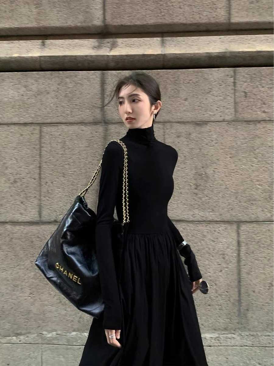 Black knitted dress with a sophisticated look for autumn and winter 2026. New French-style long-sleeved spring coat as an inner layer.T260314