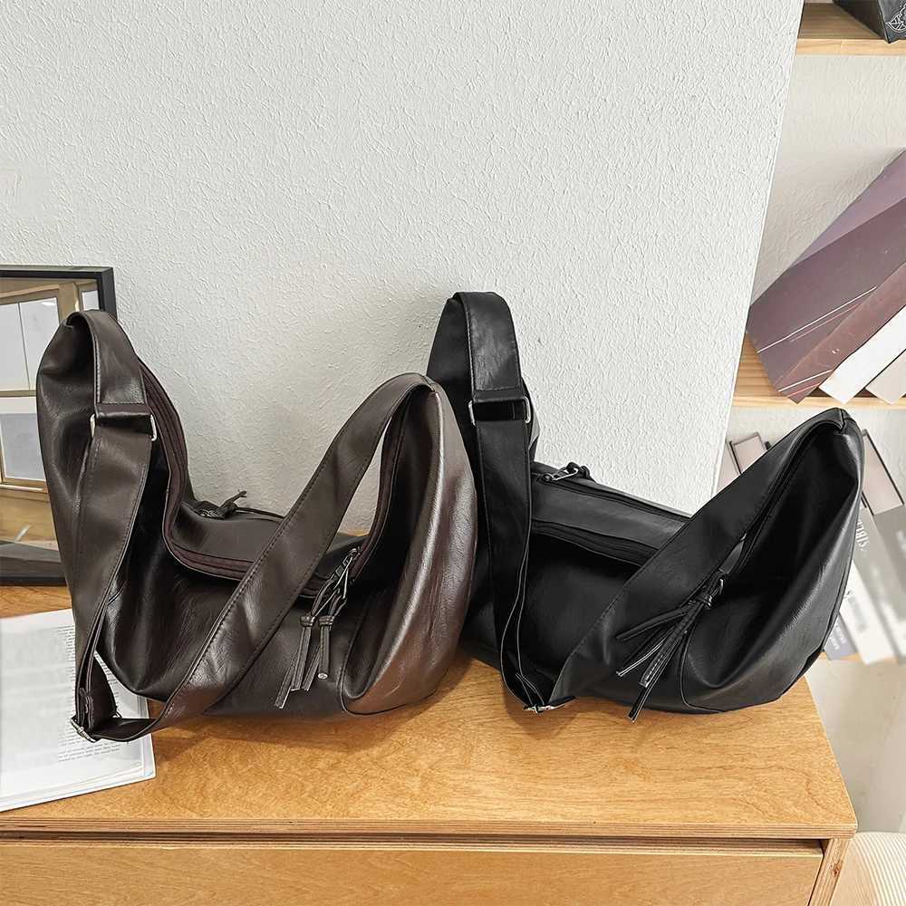 Mens Crossbody Bag Casual Versatile Fashionable Large Capacity Waist Bag Simple Lightweight Outdoor Sports Backpack C260327