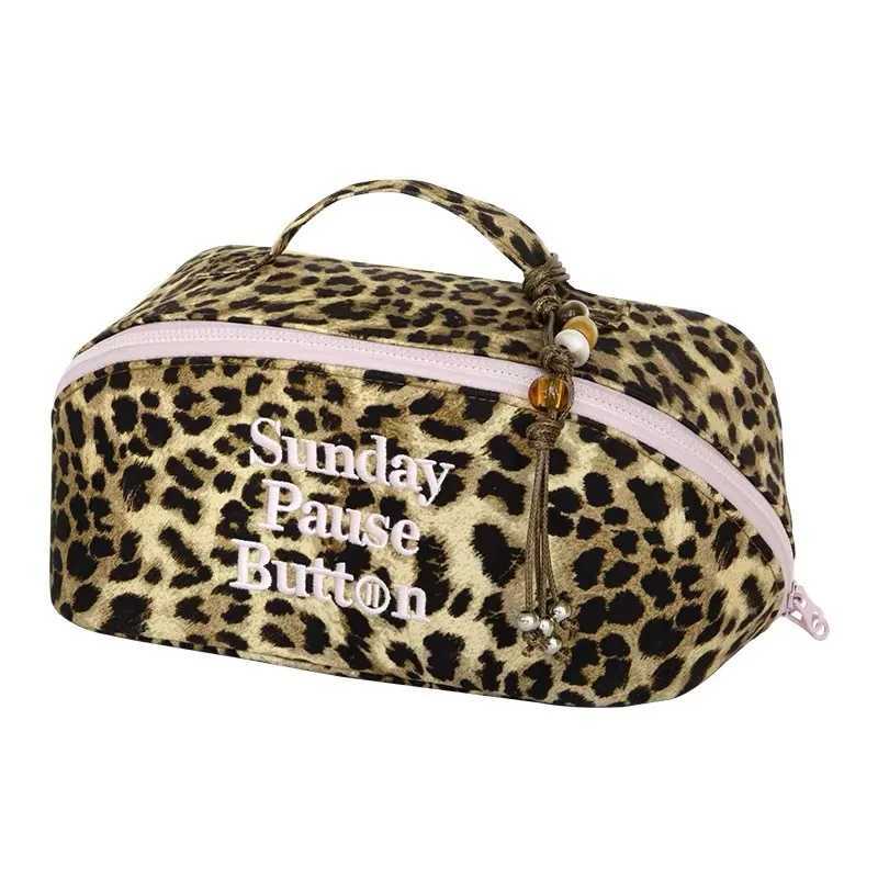 New Leopard Tote Makeup Bag Large Capacity Womens Fashion Travel Toiletry Bag Case Zipper Cosmetic Storage Bag for Women D260328