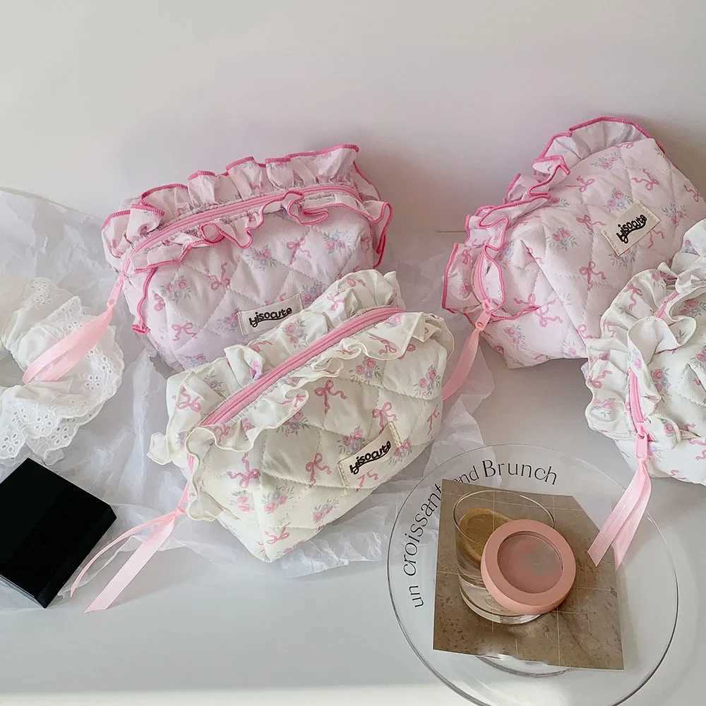 Korean Womens Butterfly Bow with Lace Cosmetic Bags Fashion Hand-held Sweet Makeup Bag Girls Travel Makeup Item Storage Bags D260328